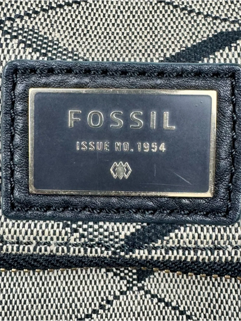 Fossil Canvas/ Pebbled Leather Expandable Crossbody purse. Clean Fabric lining.